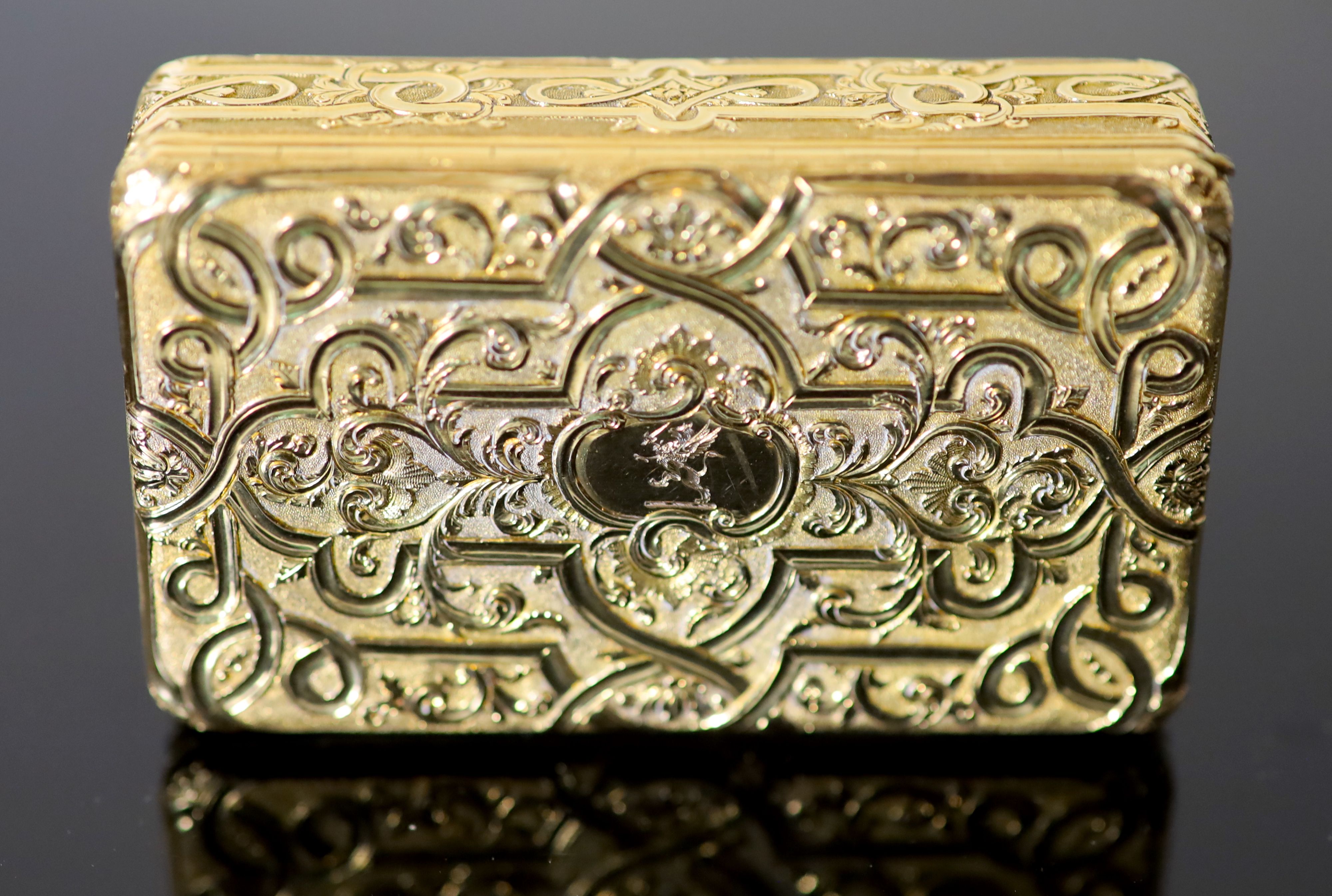 A good William IV 18ct gold rectangular snuff box by John Linnet, London, 1833,